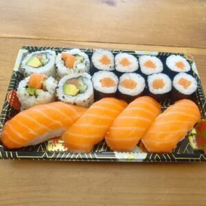 4x Salmon Uramaki 8x Salmon Maki 4x Salmon Nigiri Sesame Seeds