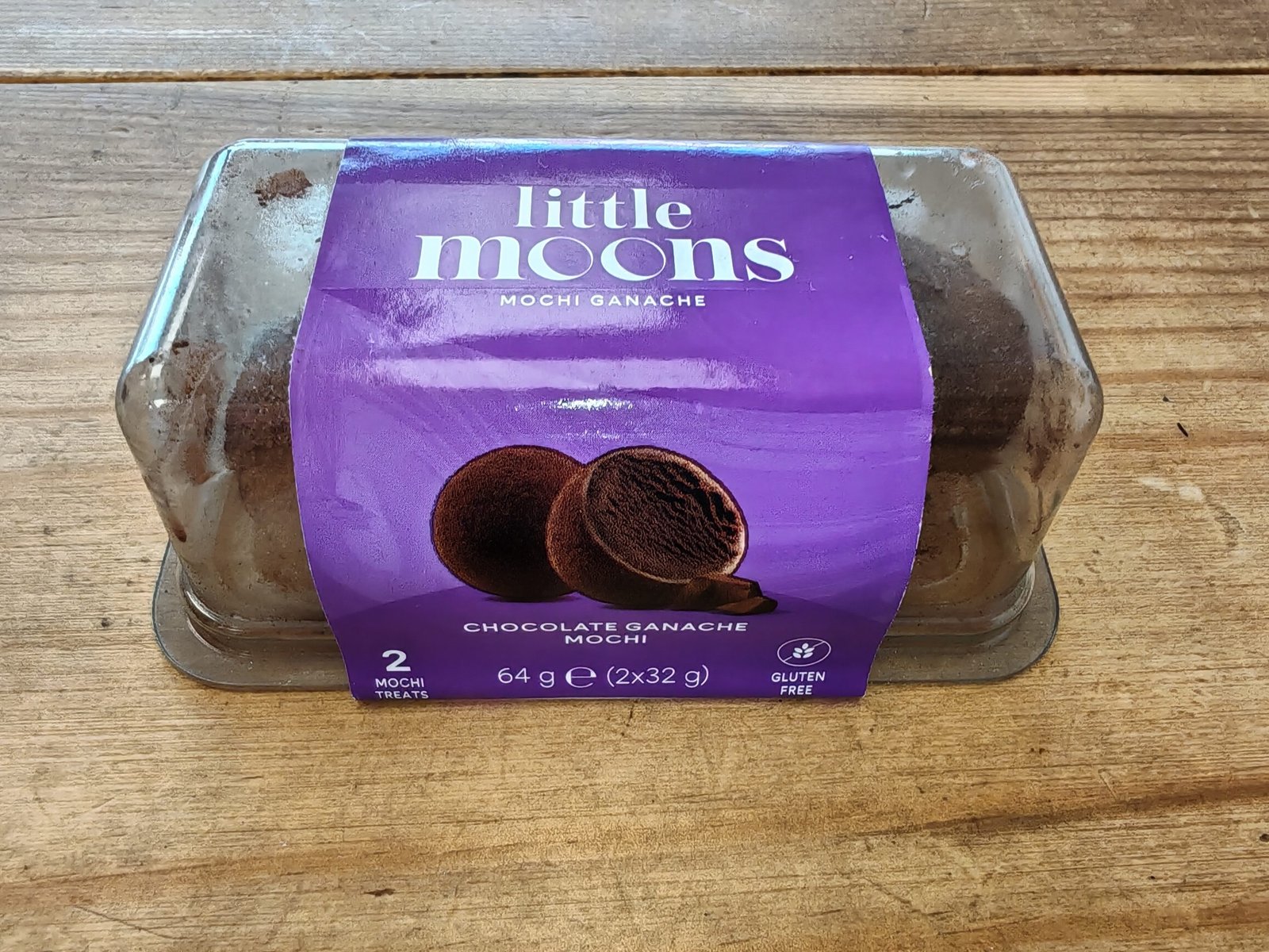Indulge in our intensely chocolatey ganache wrapped in our signature mochi dough, finished with a dusting of cocoa.