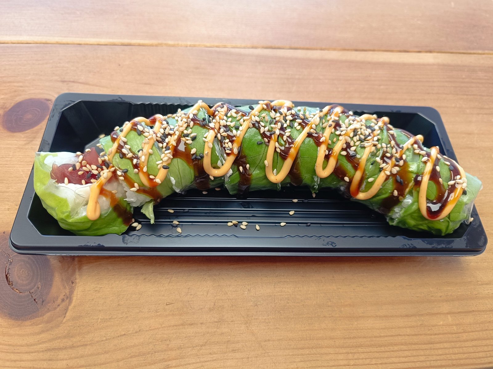 Tuna Crystal Roll - 8 Pieces Lettuce Cucumber Cream Cheese Avocado Topped With Teriyaki Sauce, Spicy Mayo & Sesame Seeds